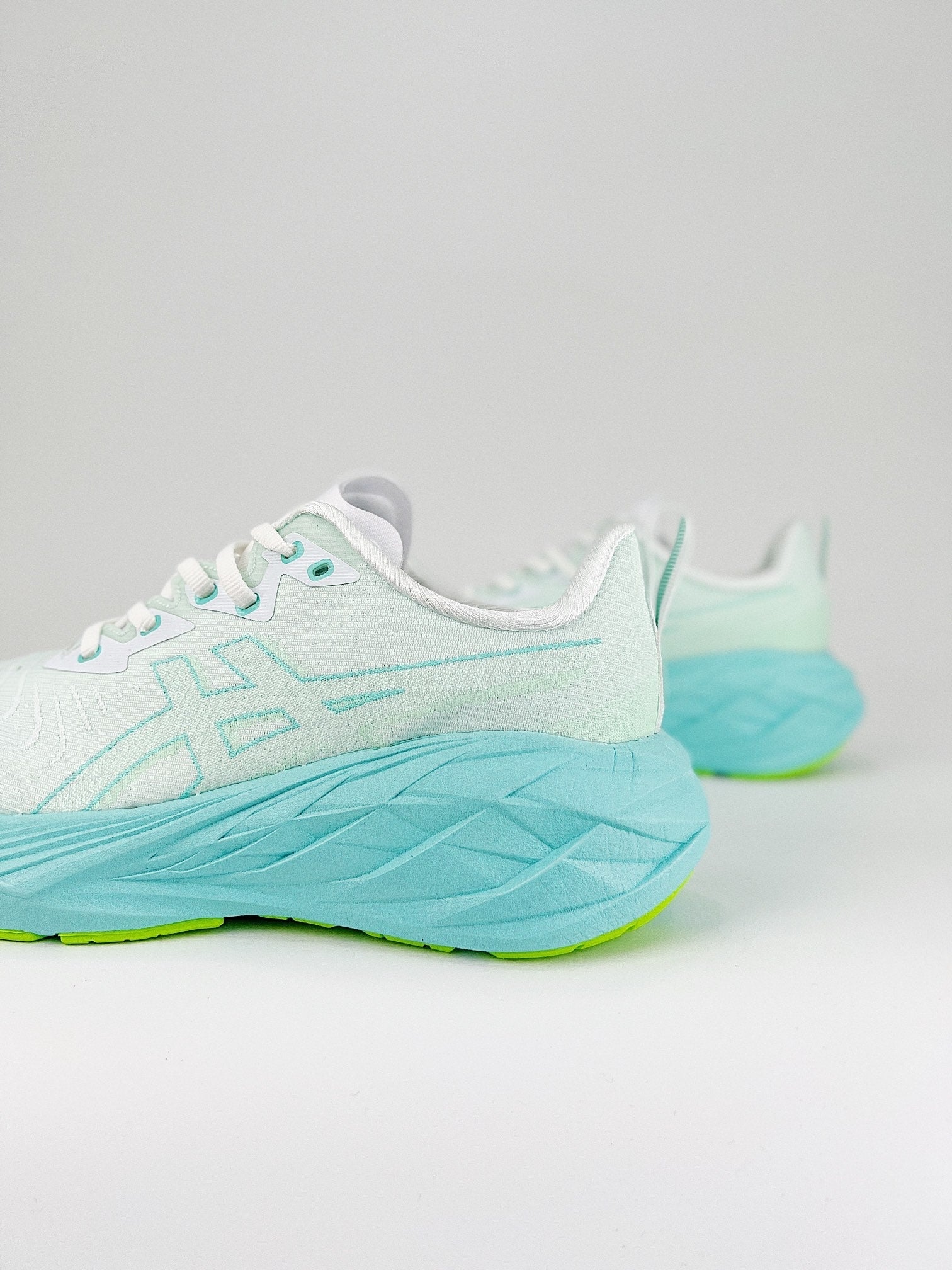 Asics Novablast 4