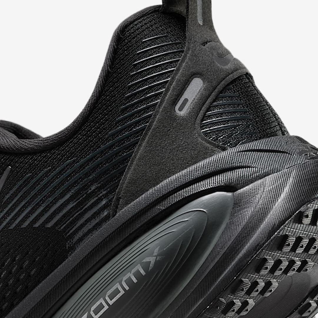 Nike Vomero 18 - Preto