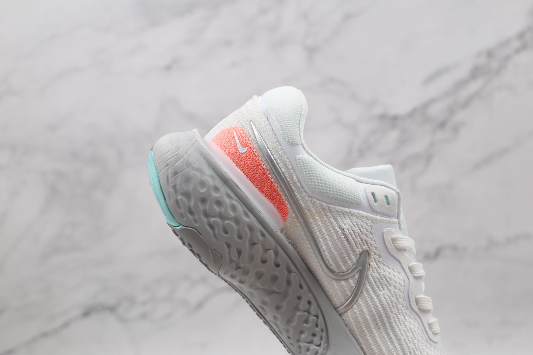 Nike Air ZoomX Invencible Run FK