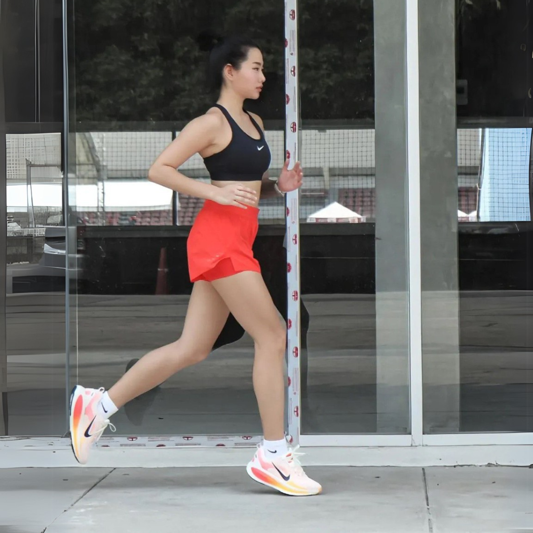 Nike Vomero 18 - Branco/Laranja