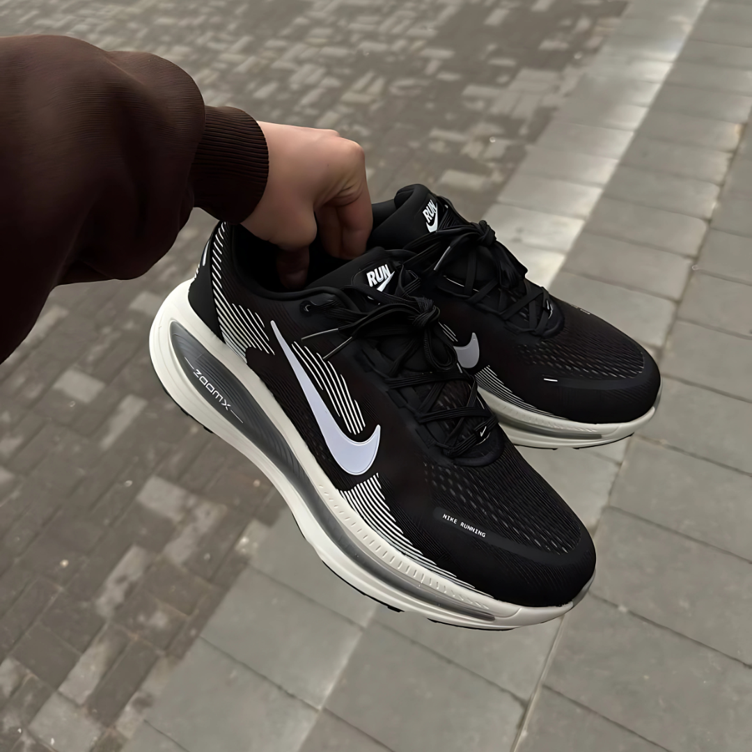 Nike Vomero 18 - Preto/Branco/Cinza