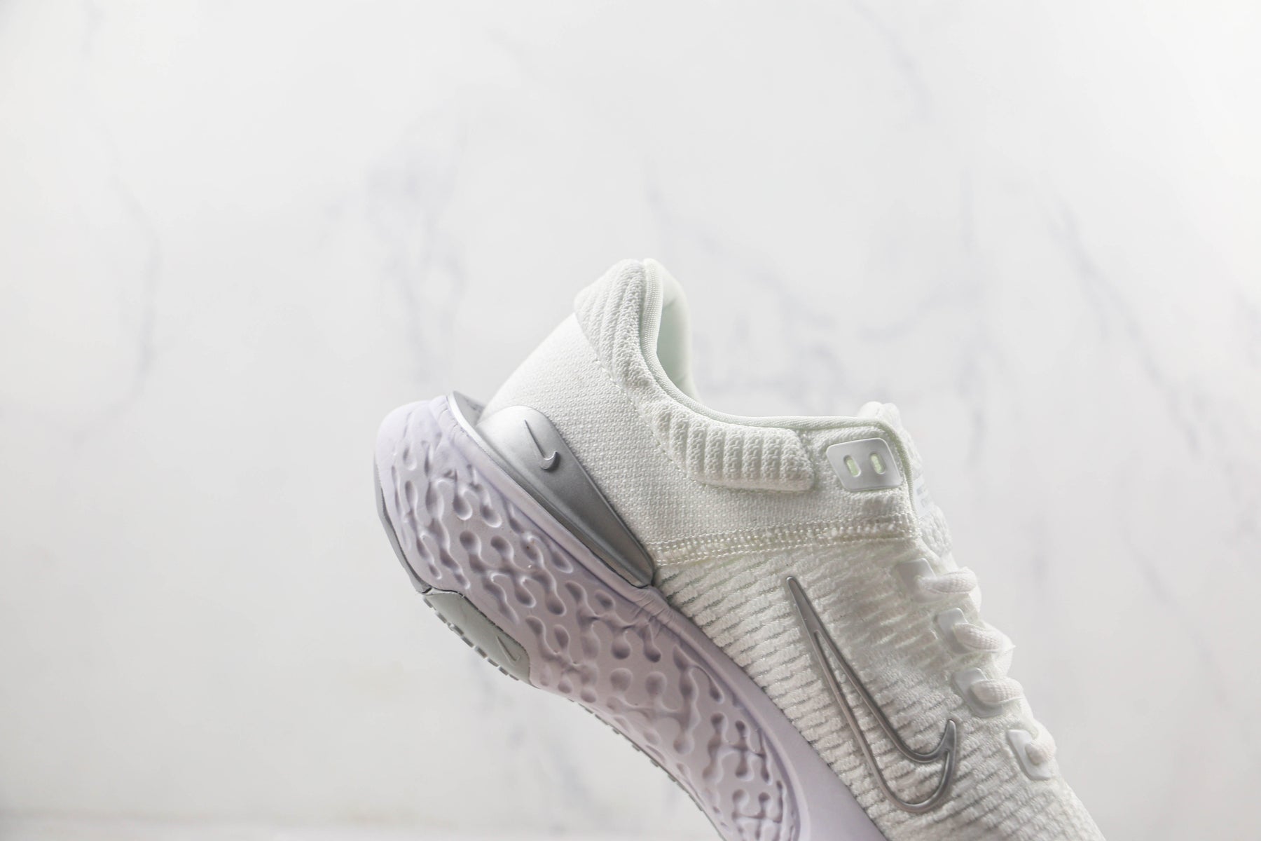 Nike Air ZoomX Invencible Run FK