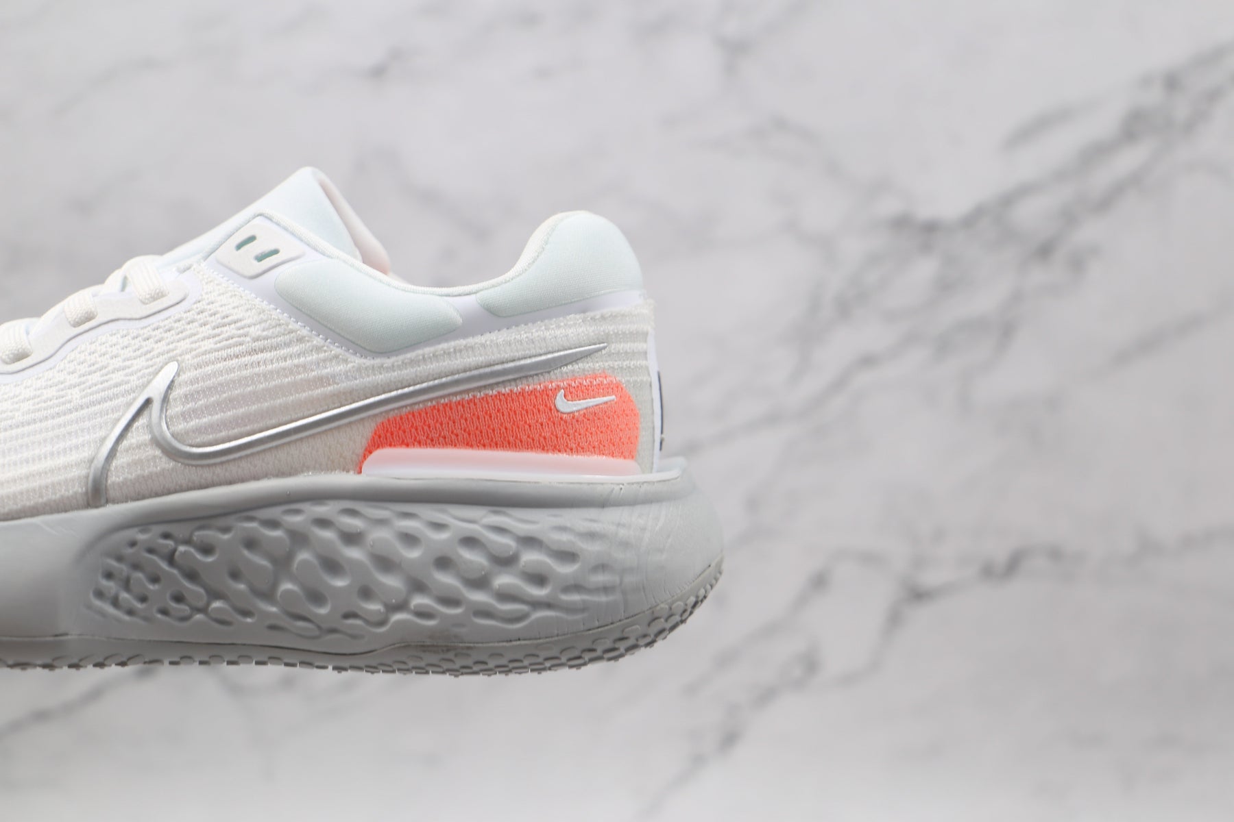 Nike Air ZoomX Invencible Run FK