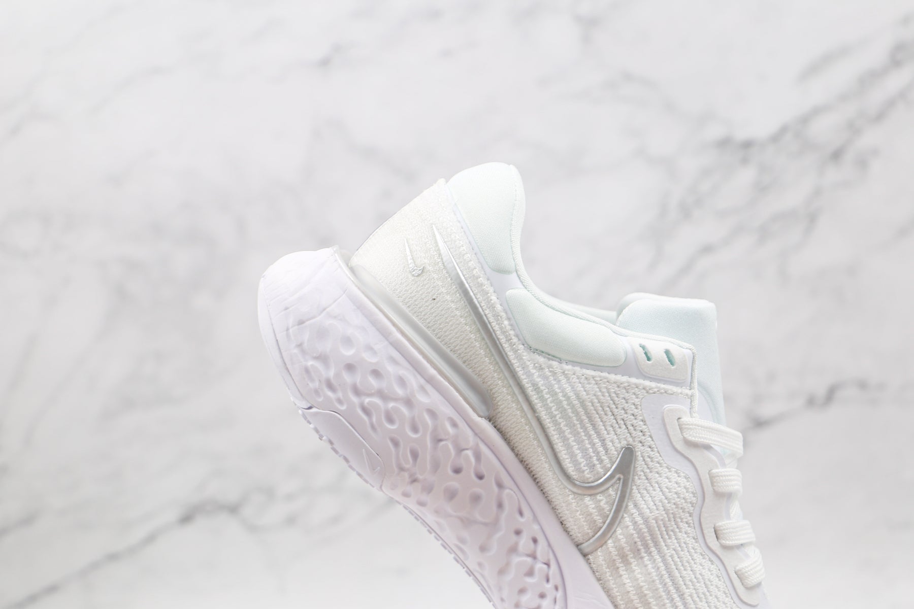 Nike Air ZoomX Invencible Run FK