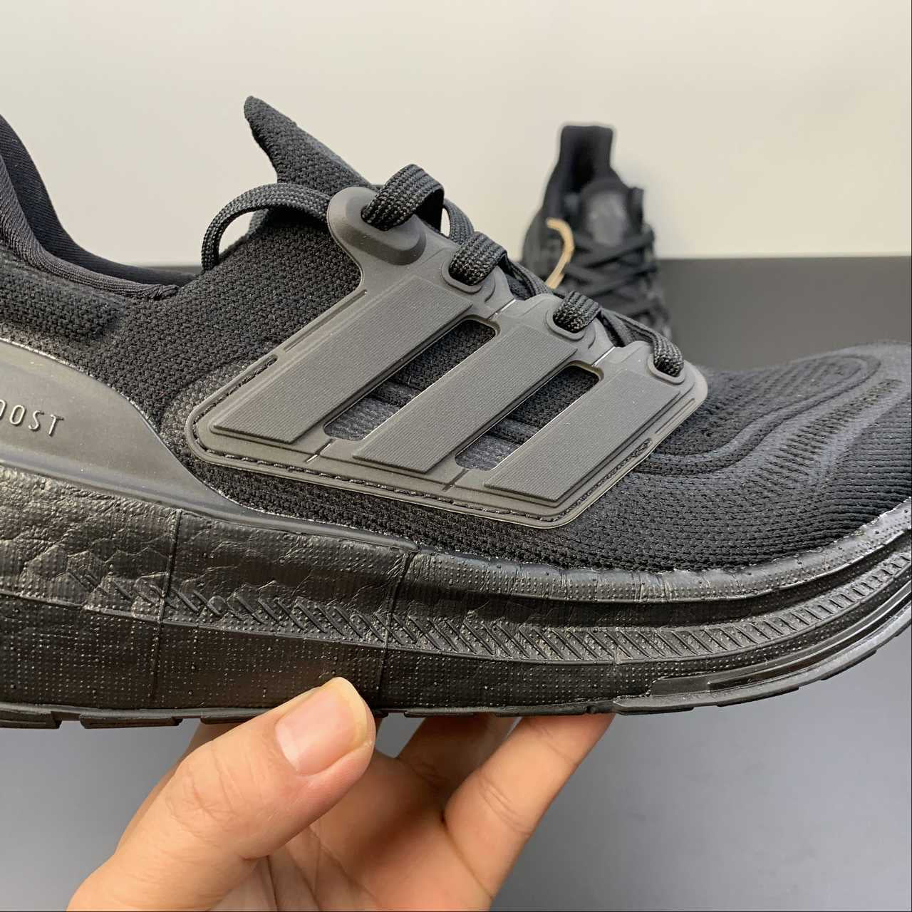 Adidas Ultraboost Light 23