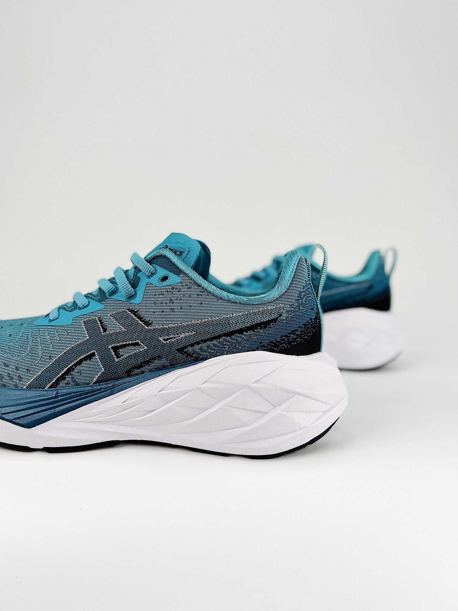 Asics Novablast 4