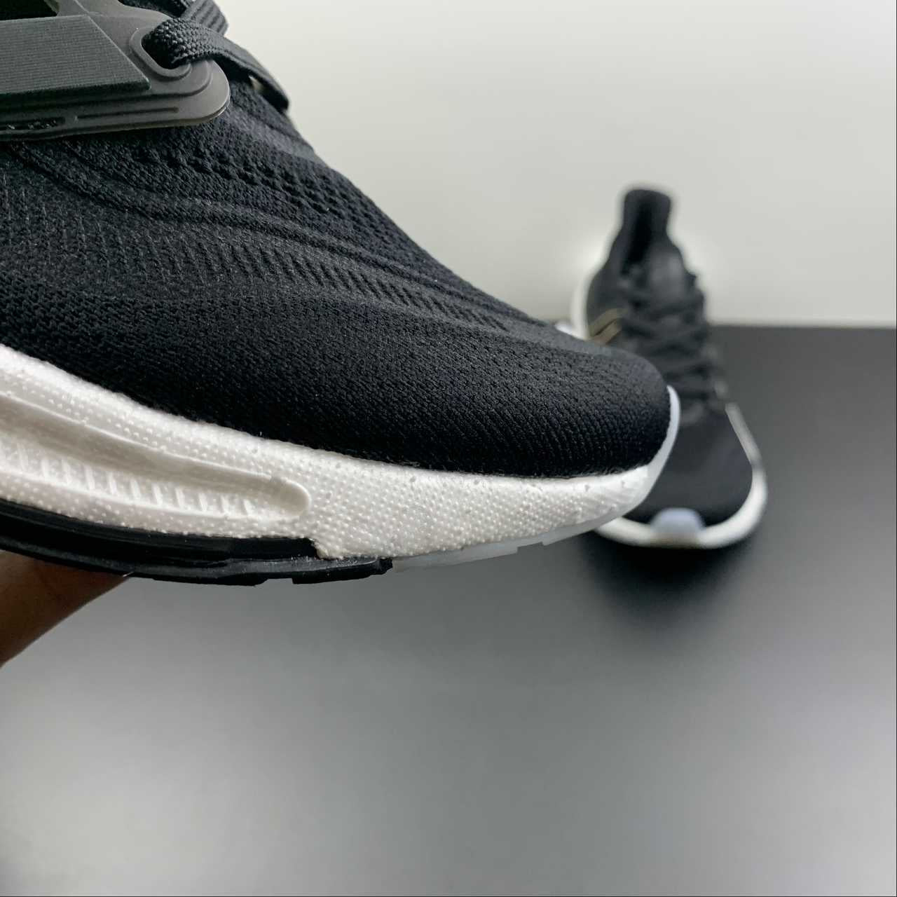 Adidas Ultraboost Light 23