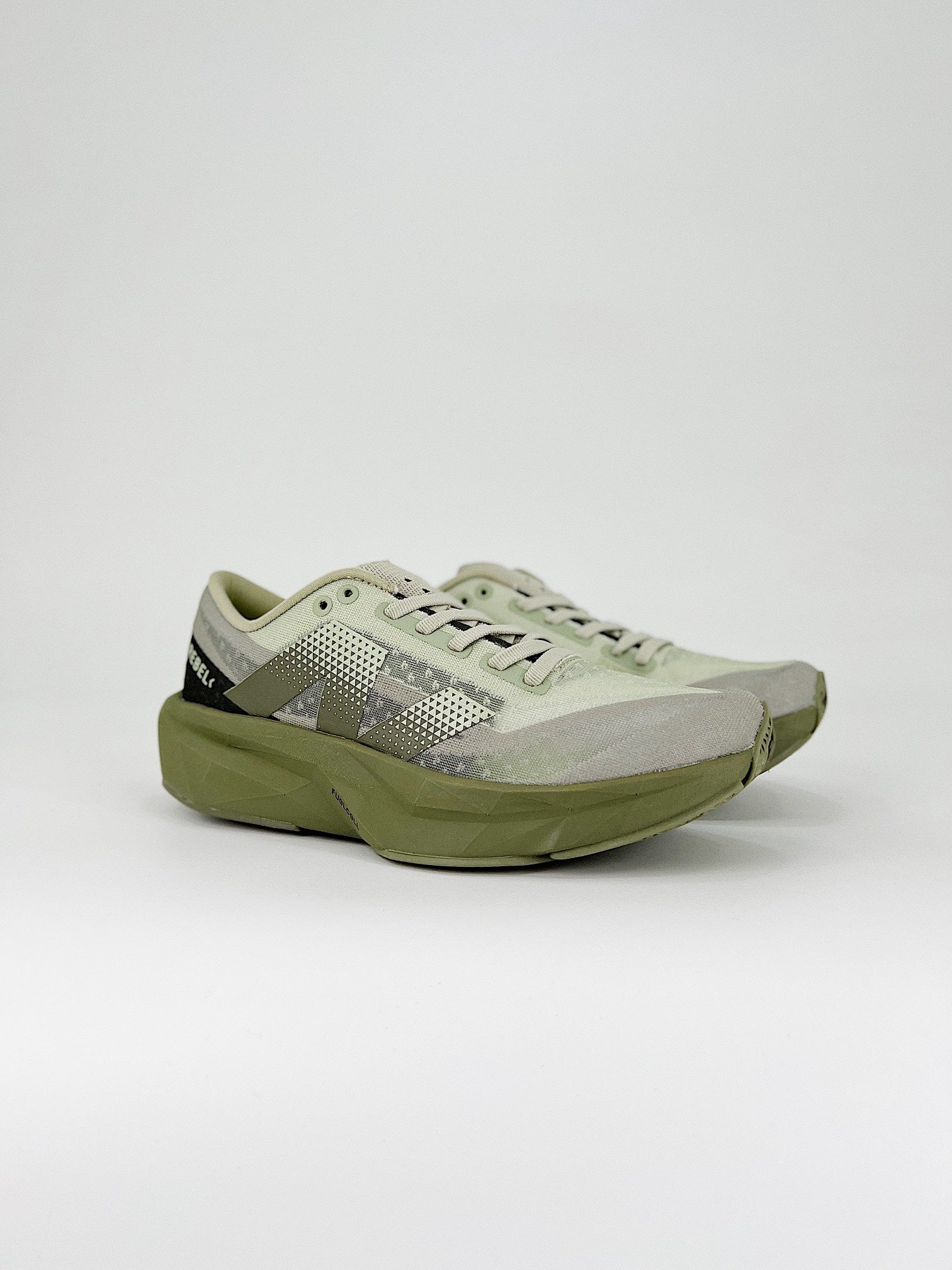 New Balance Rebel V4