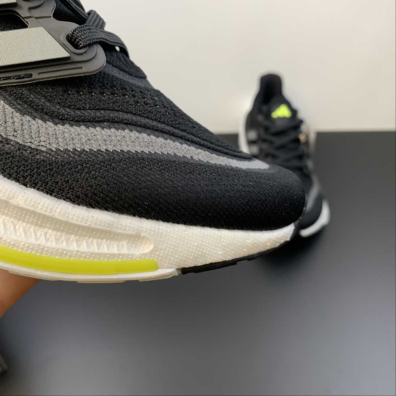 Adidas Ultraboost Light 23