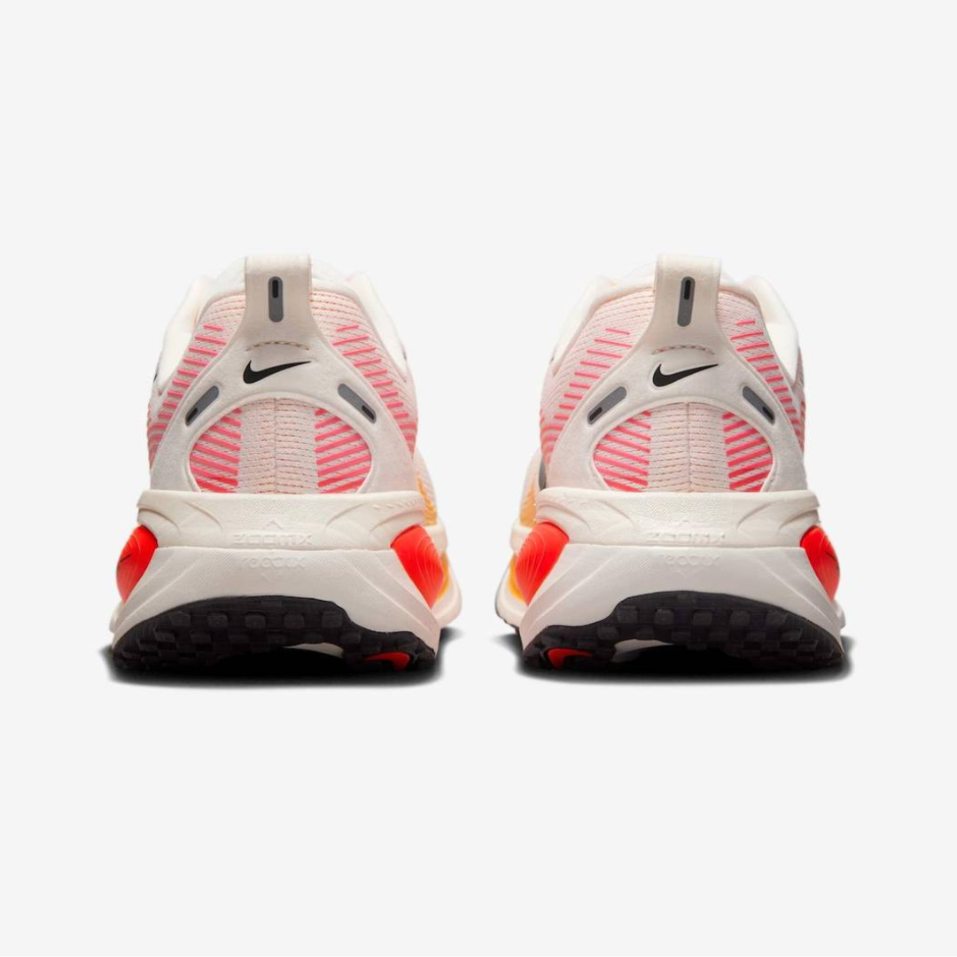 Nike Vomero 18 - Branco/Laranja