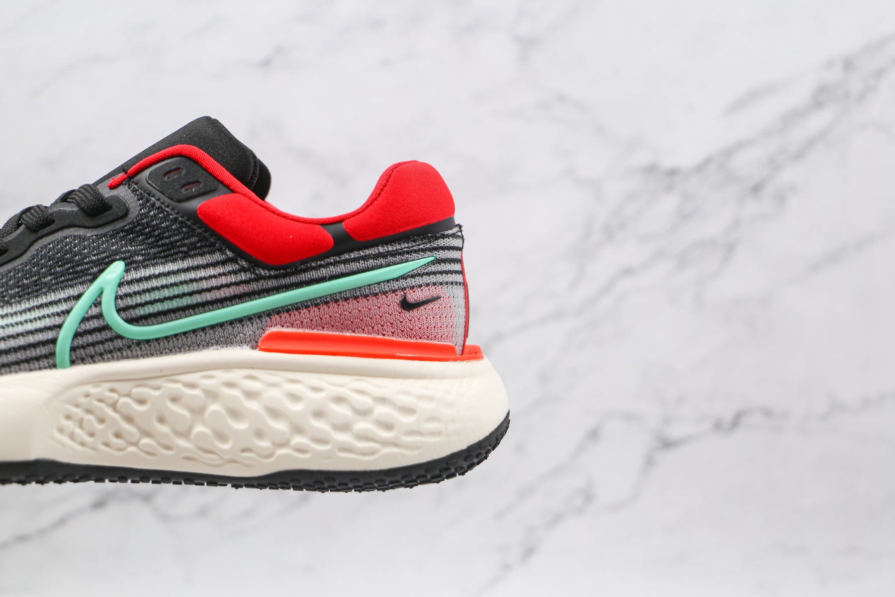 Nike Air ZoomX Invencible Run FK