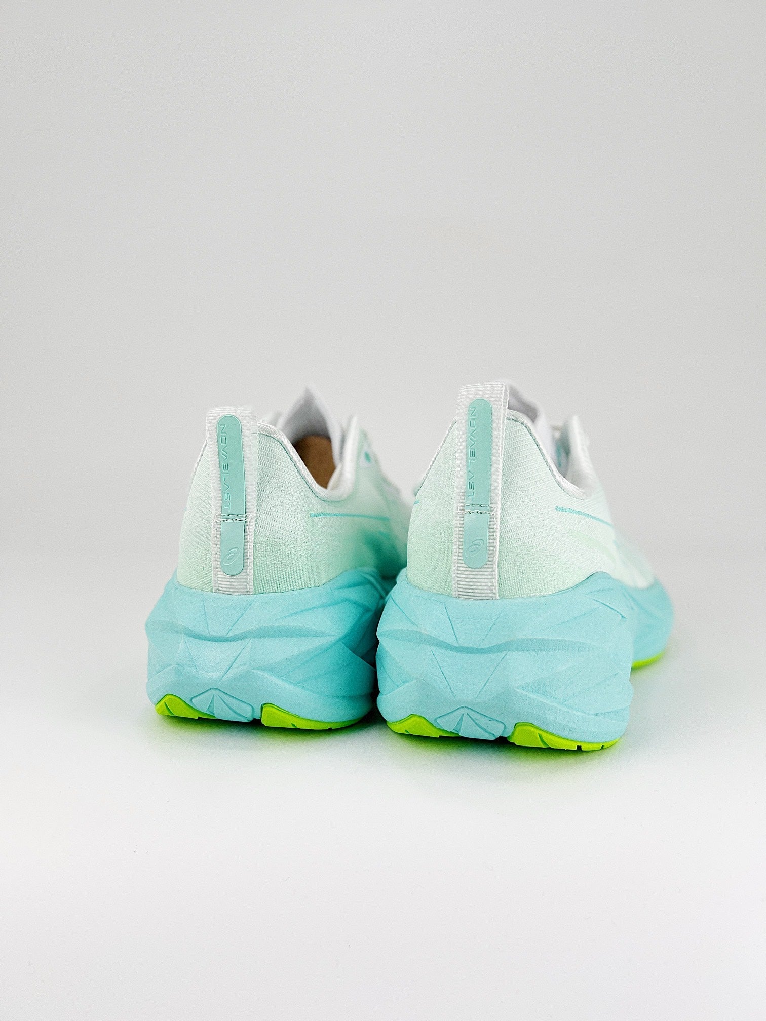 Asics Novablast 4