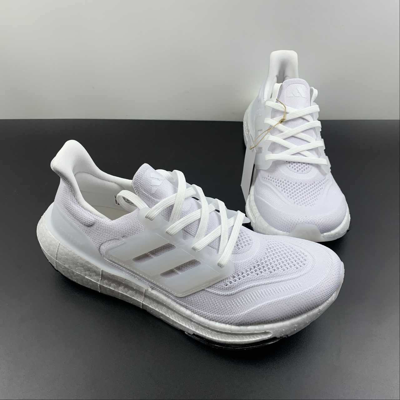 Adidas Ultraboost Light 23