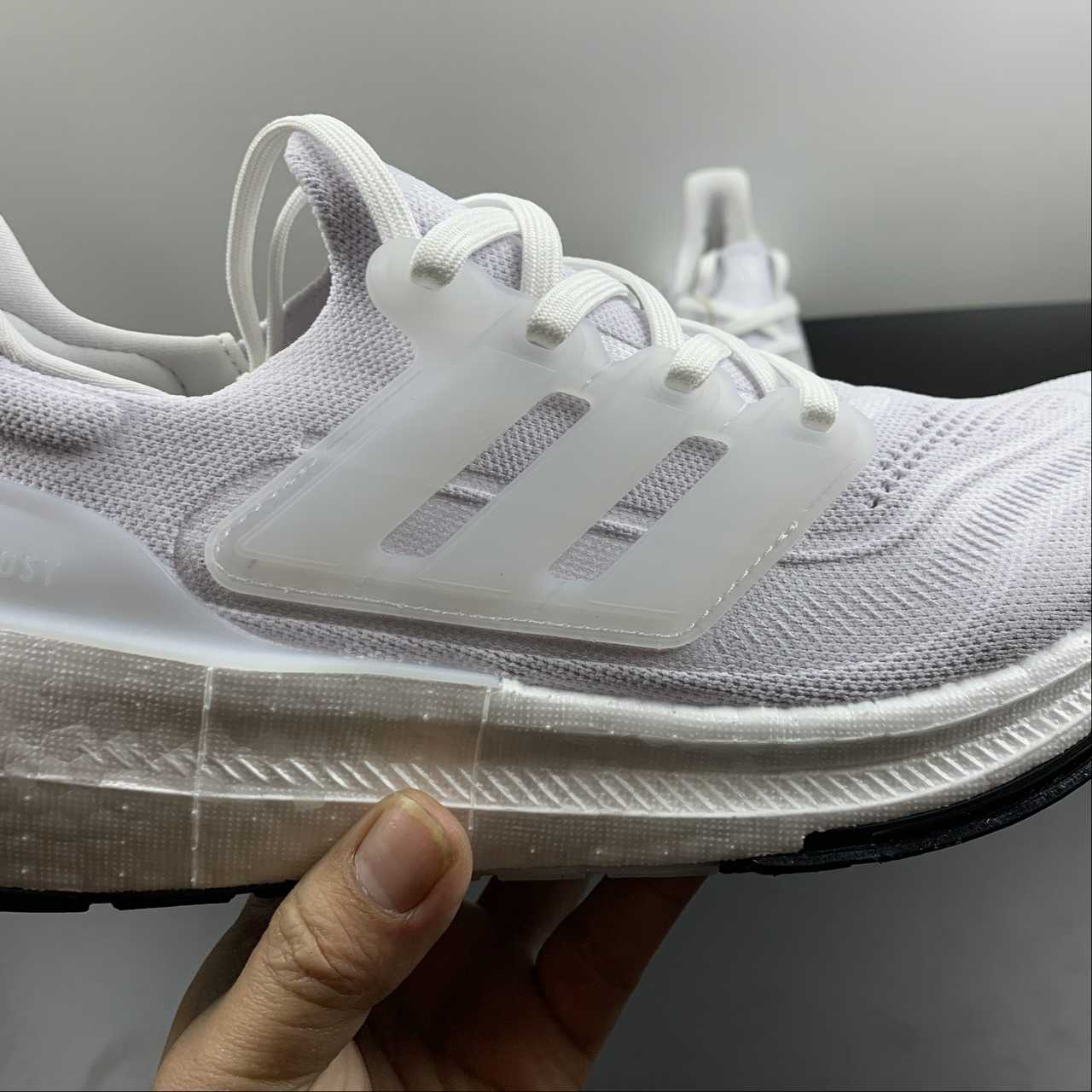 Adidas Ultraboost Light 23