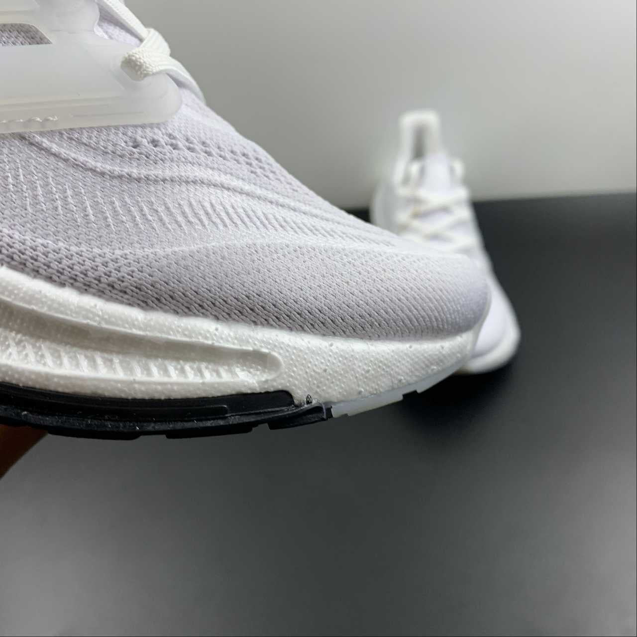 Adidas Ultraboost Light 23