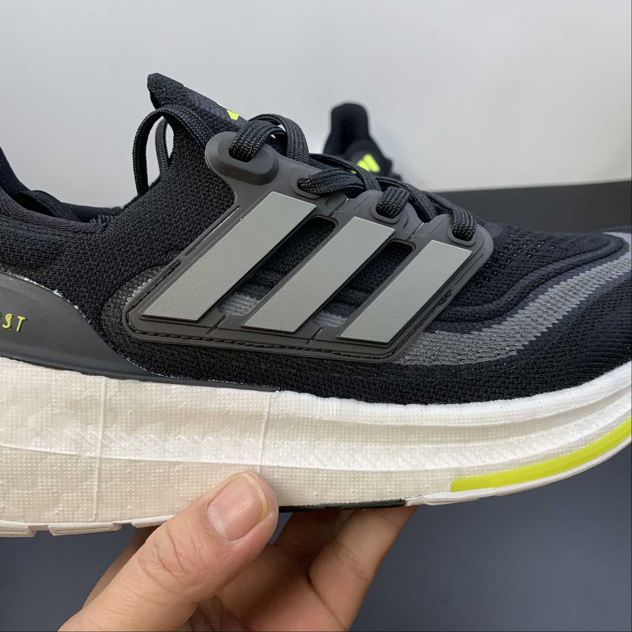 Adidas Ultraboost Light 23