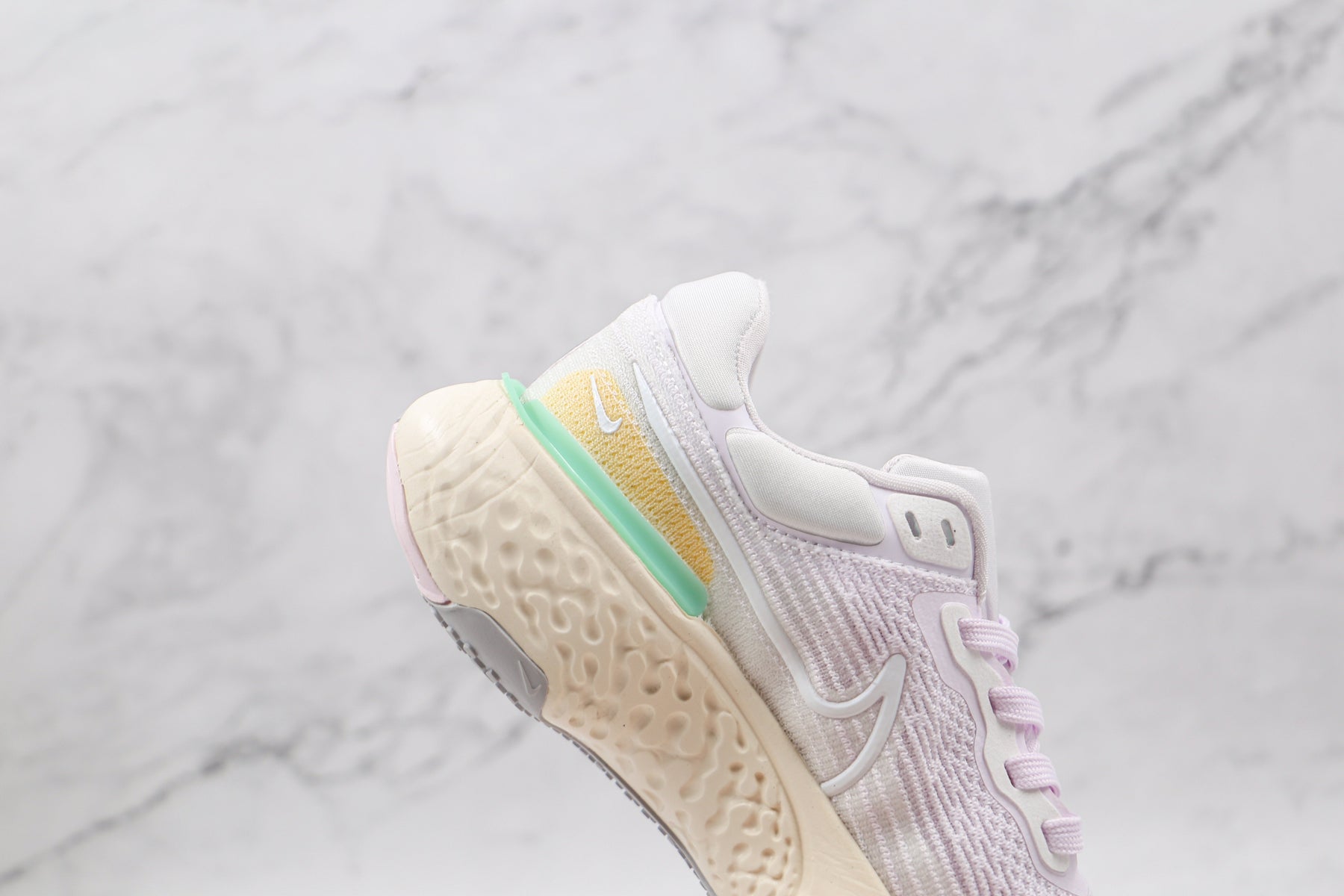 Nike Air ZoomX Invencible Run FK