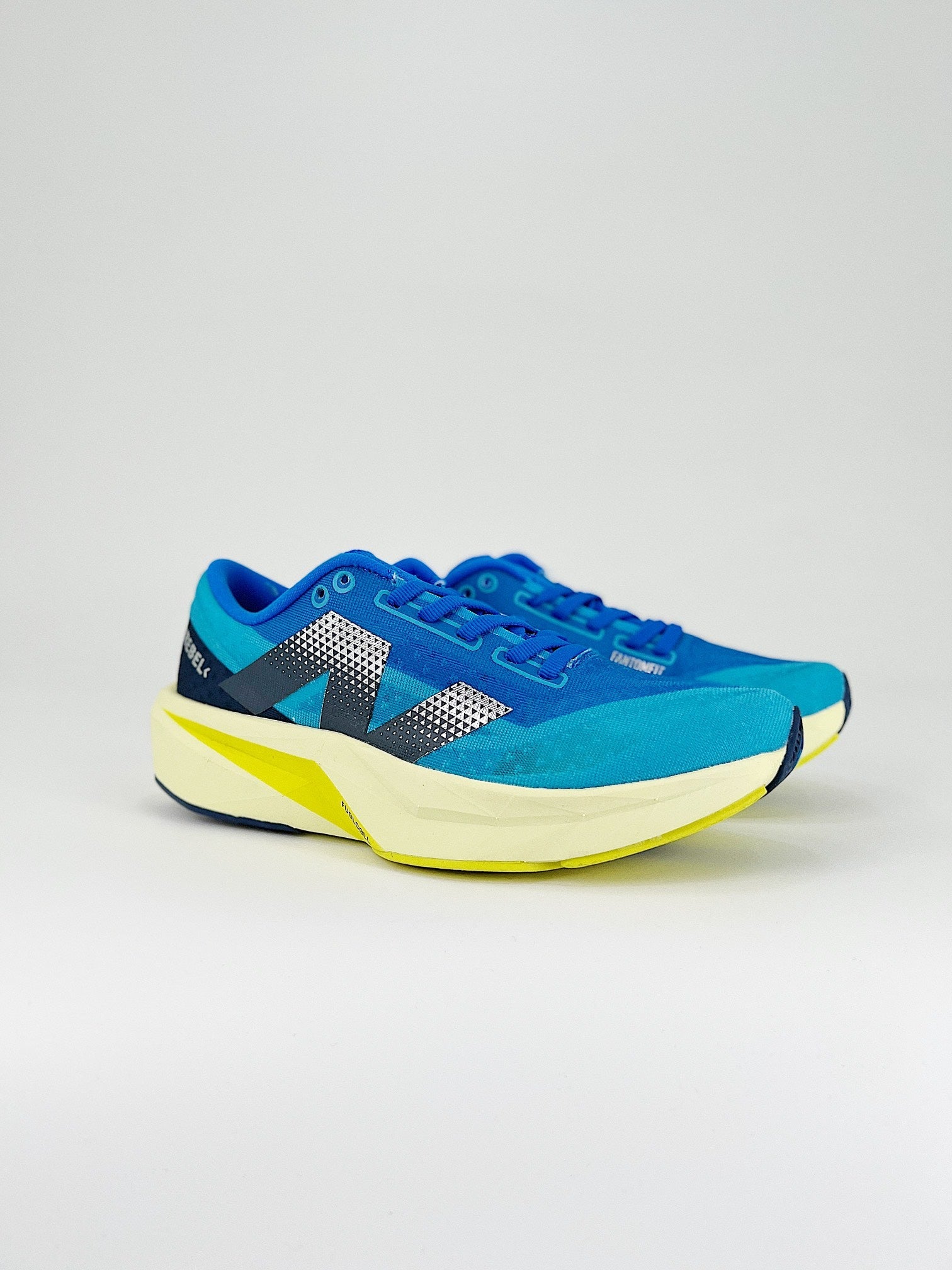 New Balance Rebel V4