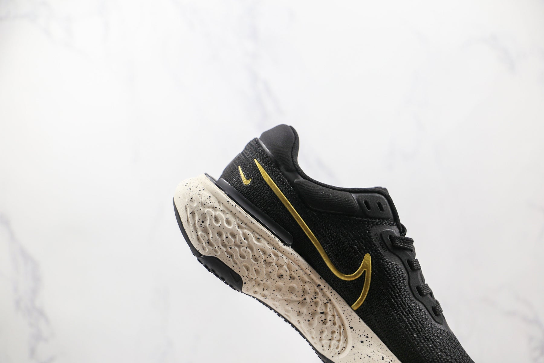 Nike Air ZoomX Invencible Run FK