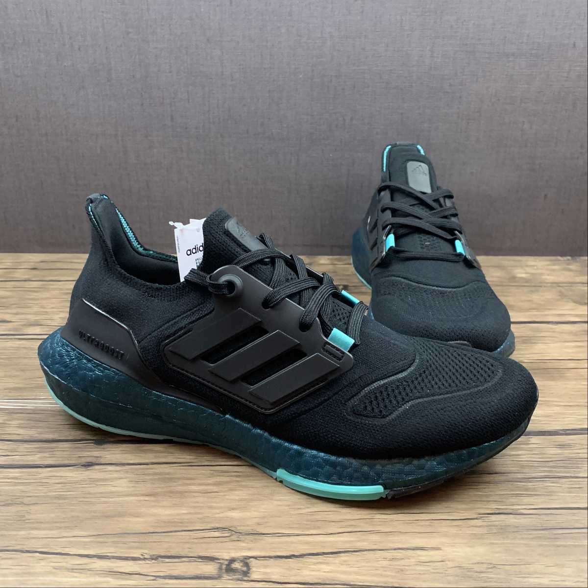 Adidas Ultraboost 22