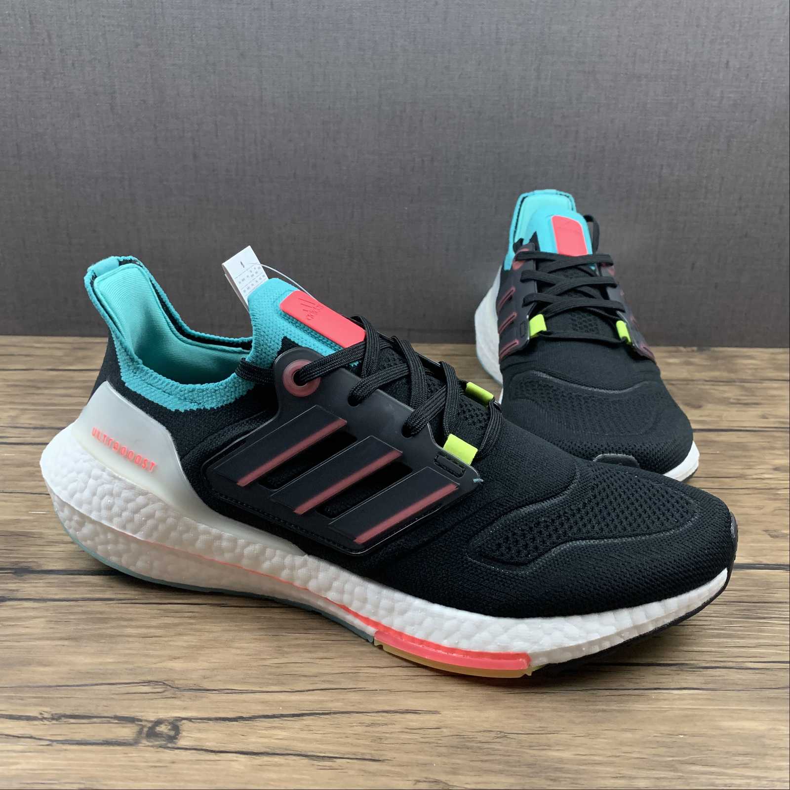 Adidas Ultraboost 22