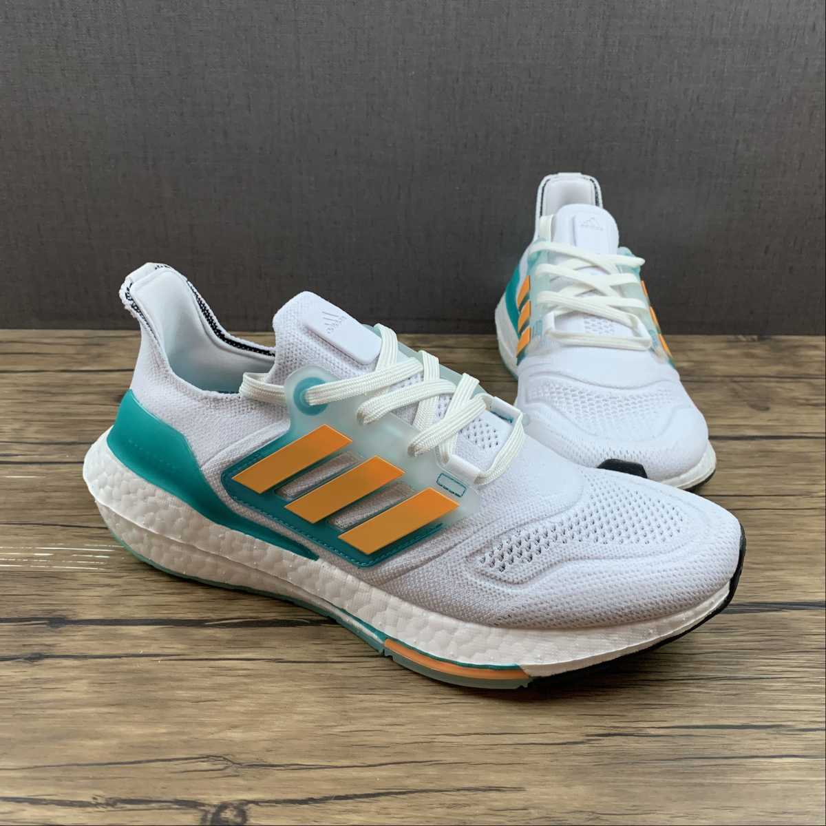 Adidas Ultraboost 22
