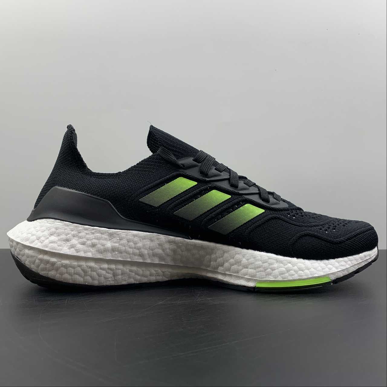 Adidas Ultraboost 22