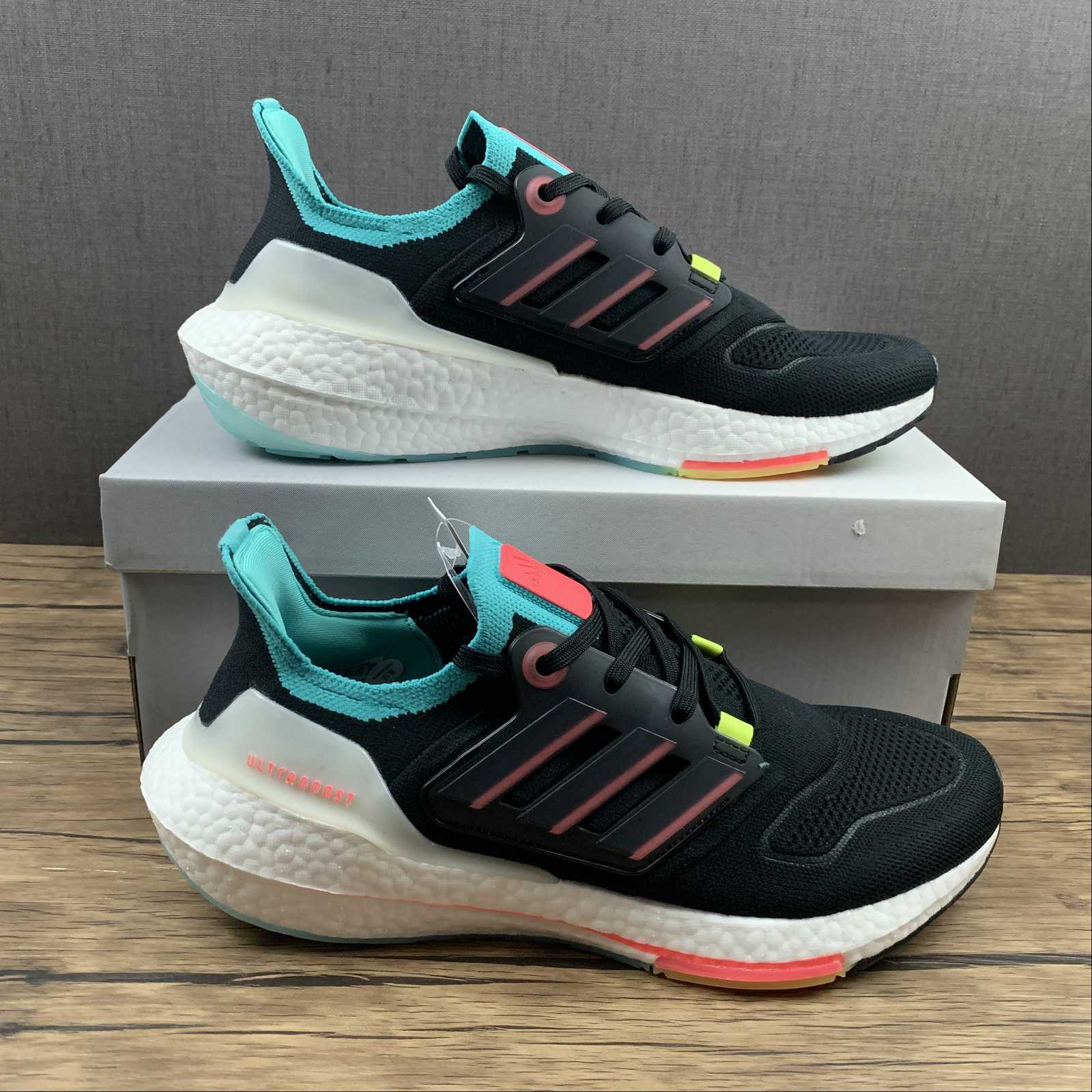 Adidas Ultraboost 22