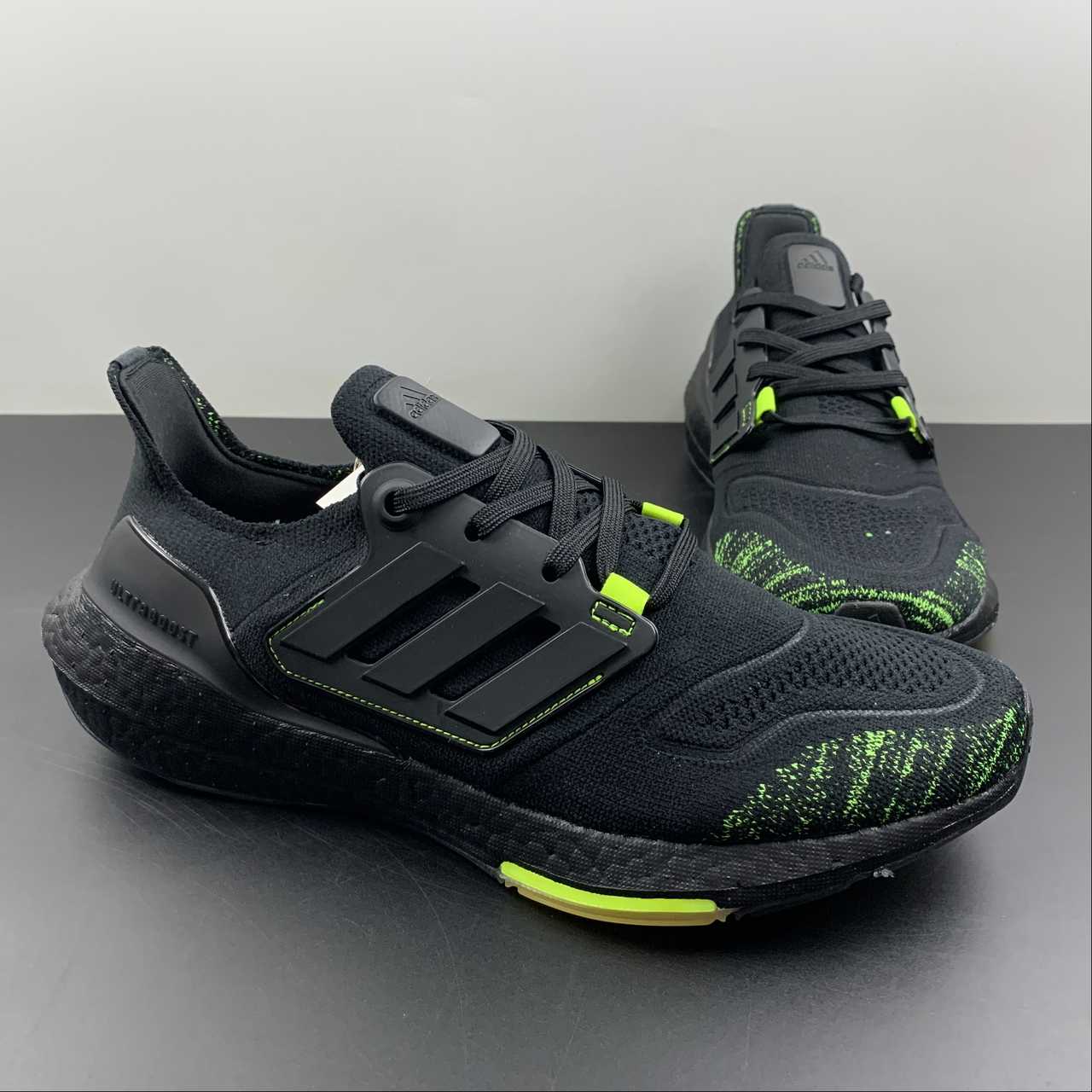Adidas Ultraboost 22