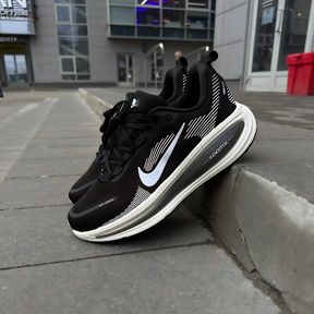 Nike Vomero 18 - Preto/Branco/Cinza