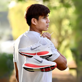 Nike Vomero 18 - Branco/Vermelho