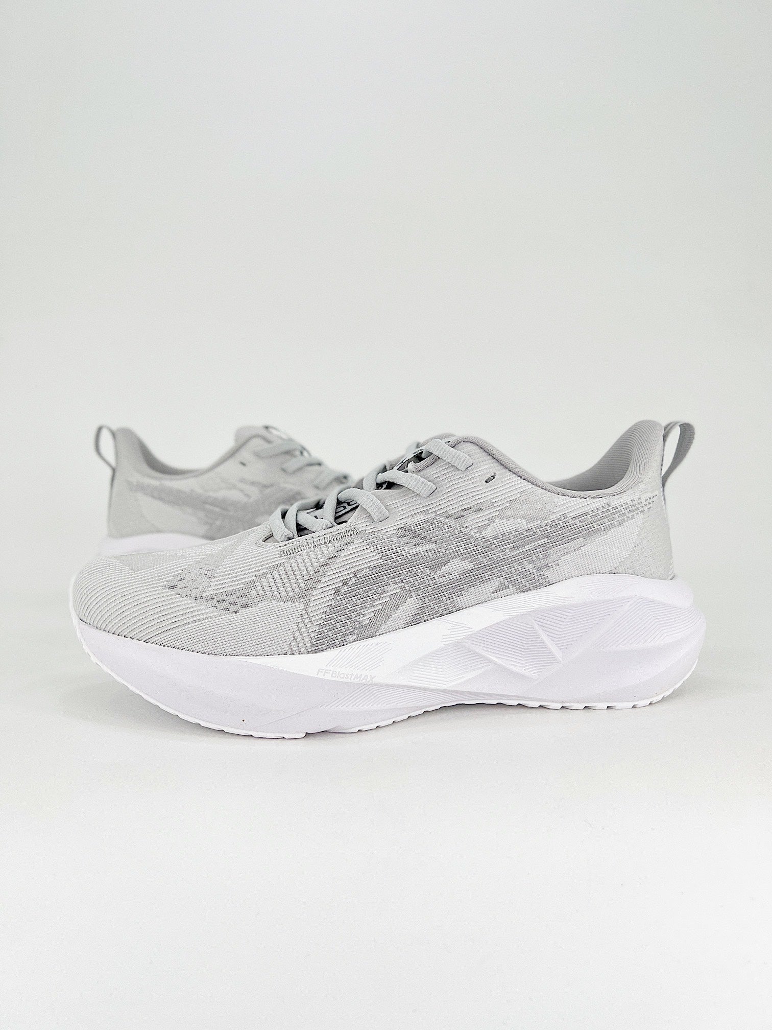Asics Novablast 5