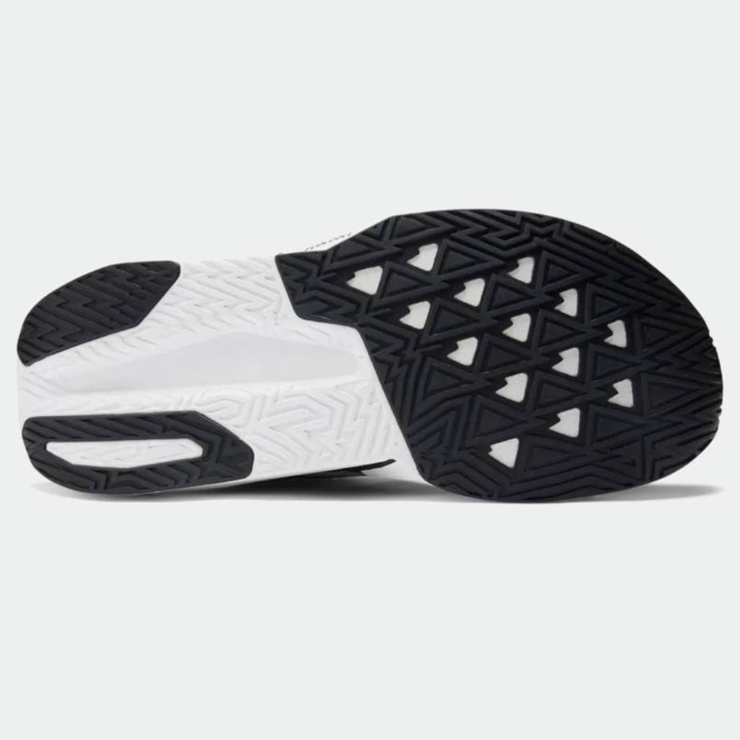 New Balance Fuelcell Rebel V5 - Preto/Branco