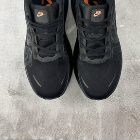 Nike Vomero Premium - Preto/Laranja