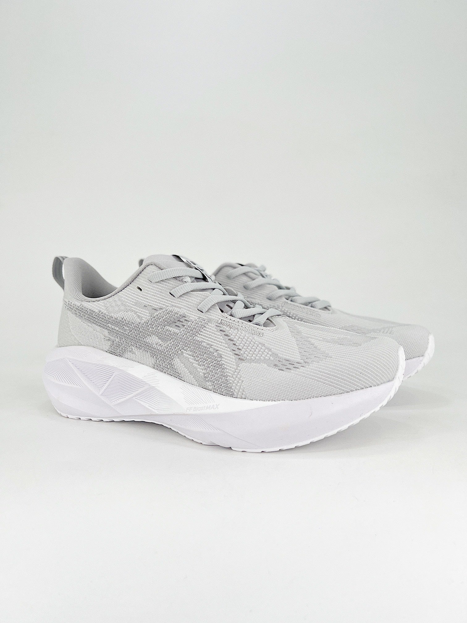Asics Novablast 5
