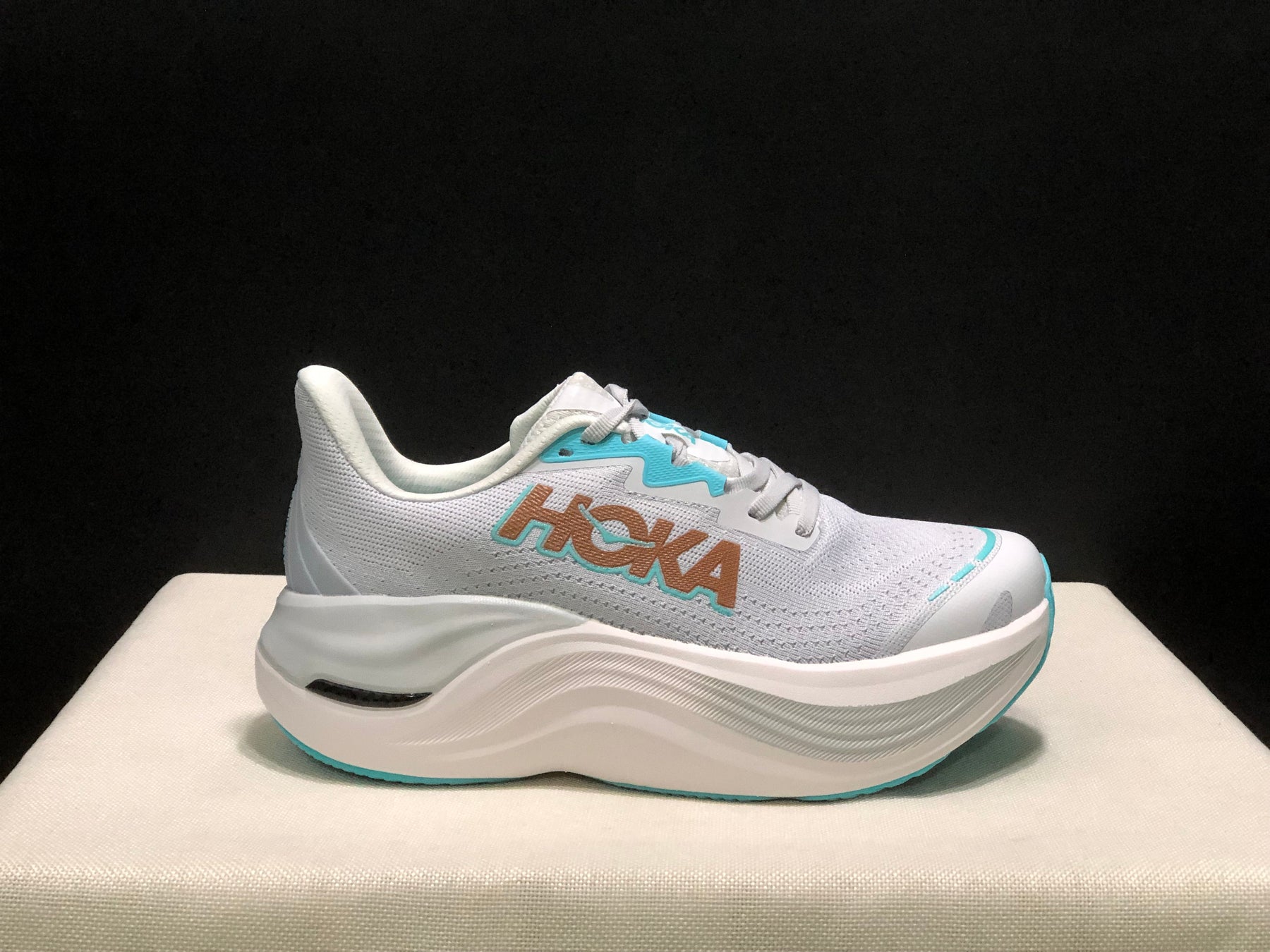 Hoka Skyward X1