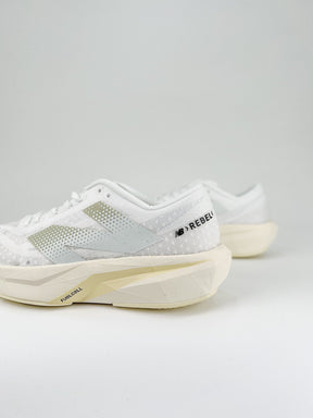 New Balance Rebel V4