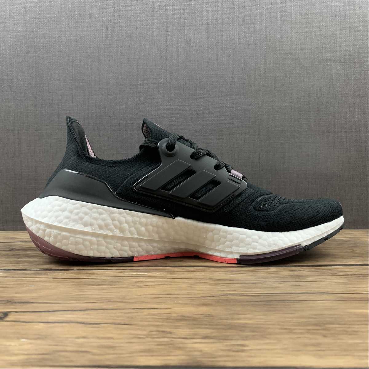Adidas Ultraboost 22