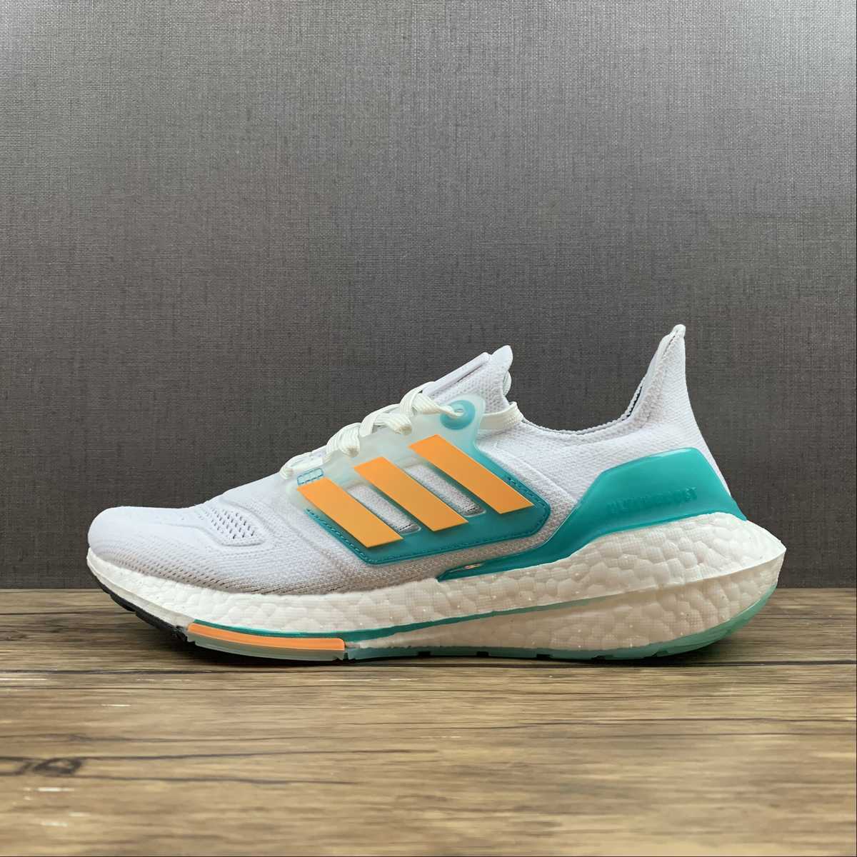 Adidas Ultraboost 22