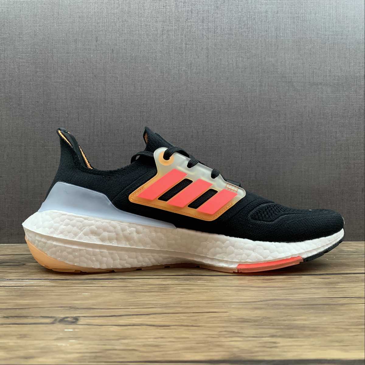 Adidas Ultraboost 22