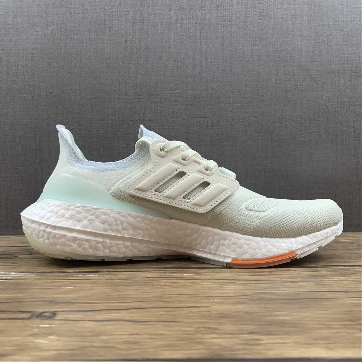 Adidas Ultraboost 22