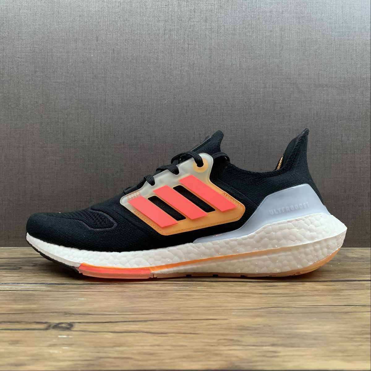 Adidas Ultraboost 22