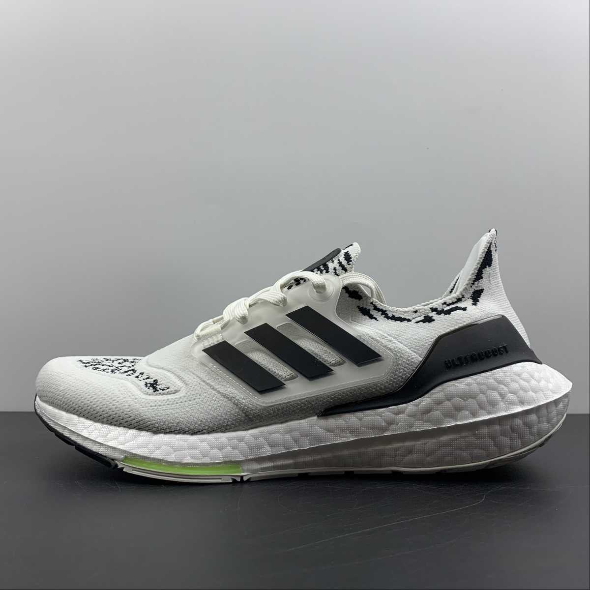 Adidas Ultraboost 22
