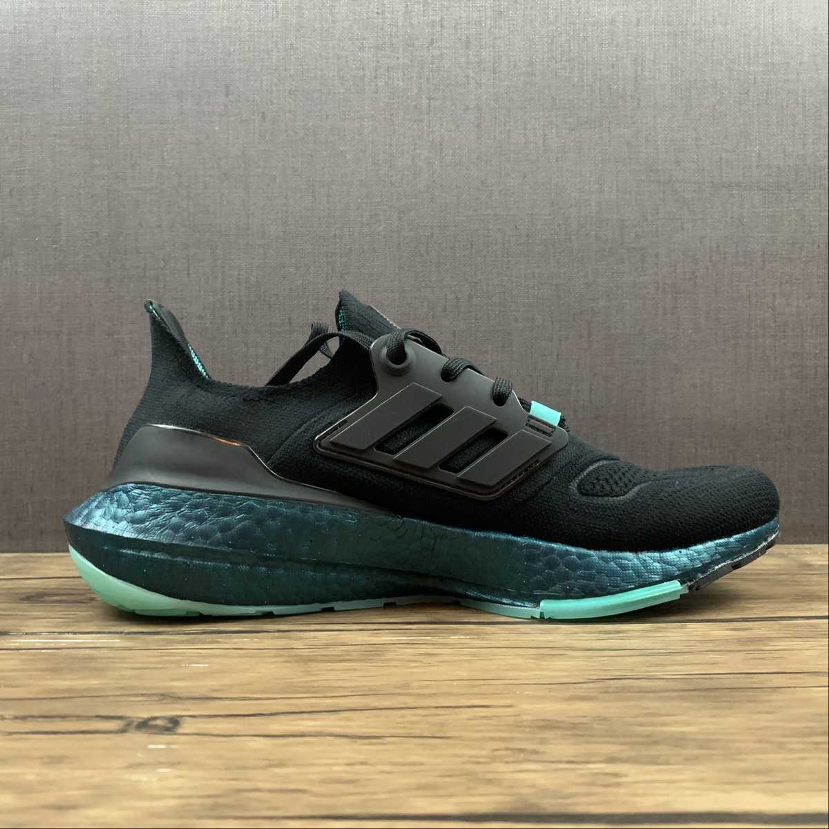 Adidas Ultraboost 22