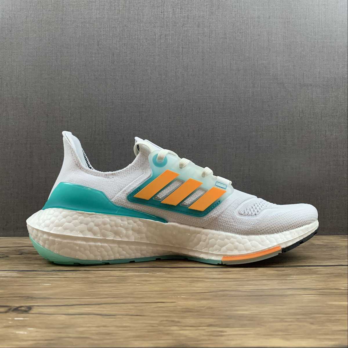 Adidas Ultraboost 22