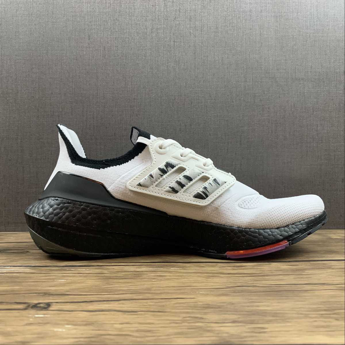 Adidas Ultraboost 22