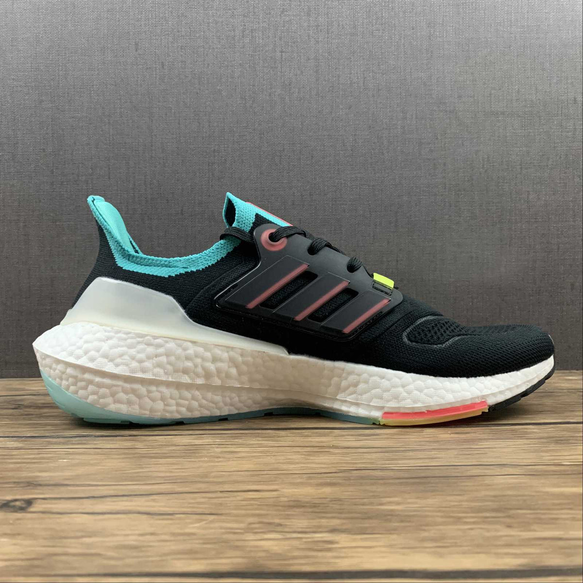 Adidas Ultraboost 22