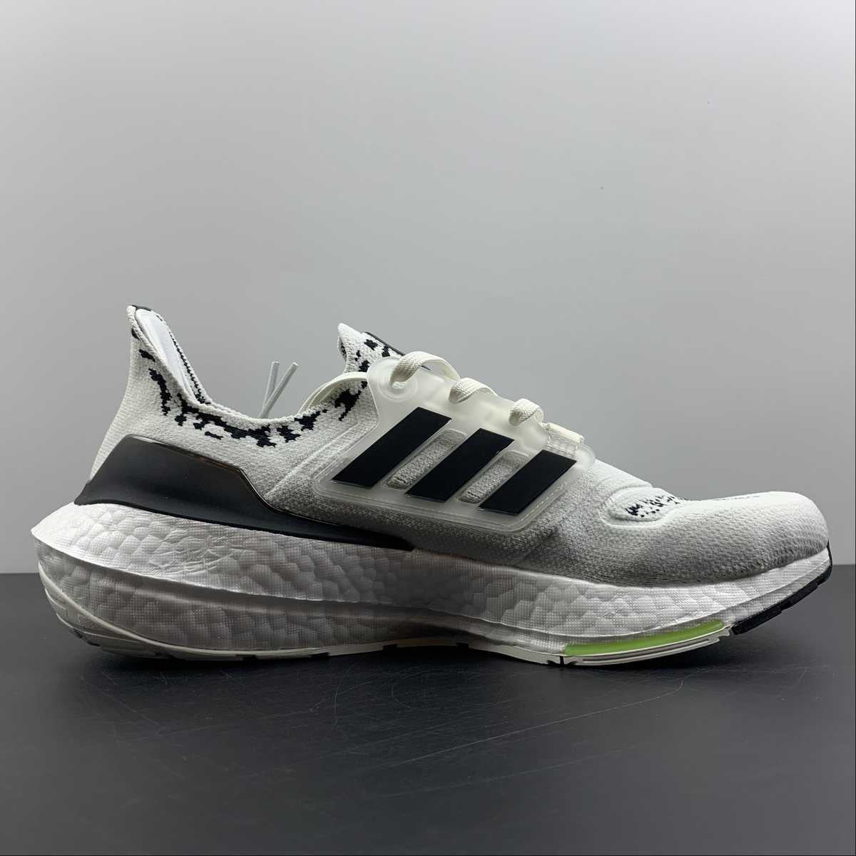 Adidas Ultraboost 22