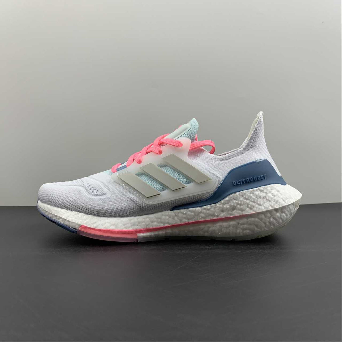 Adidas Ultraboost 22